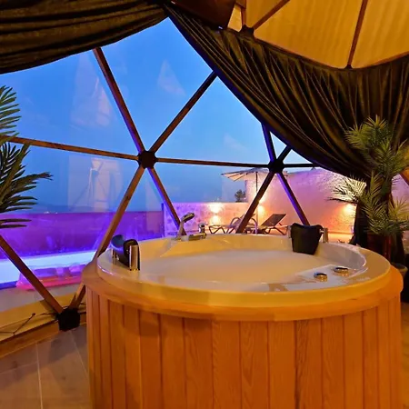 Kalkan Dome & Deluxe לינה וארוחת בוקר *